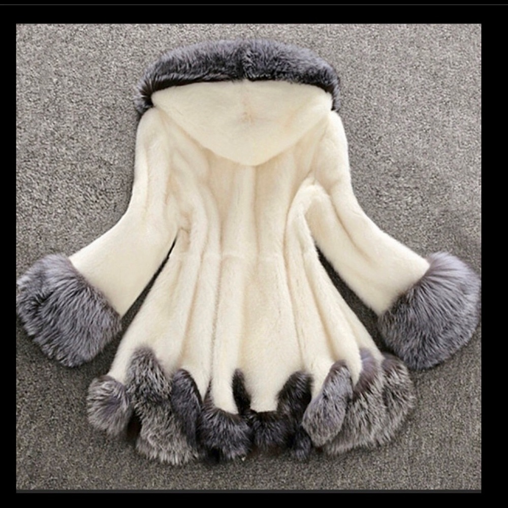 LUXURIOUS FAUX FOX FUR COAT - Picture 5 of 8